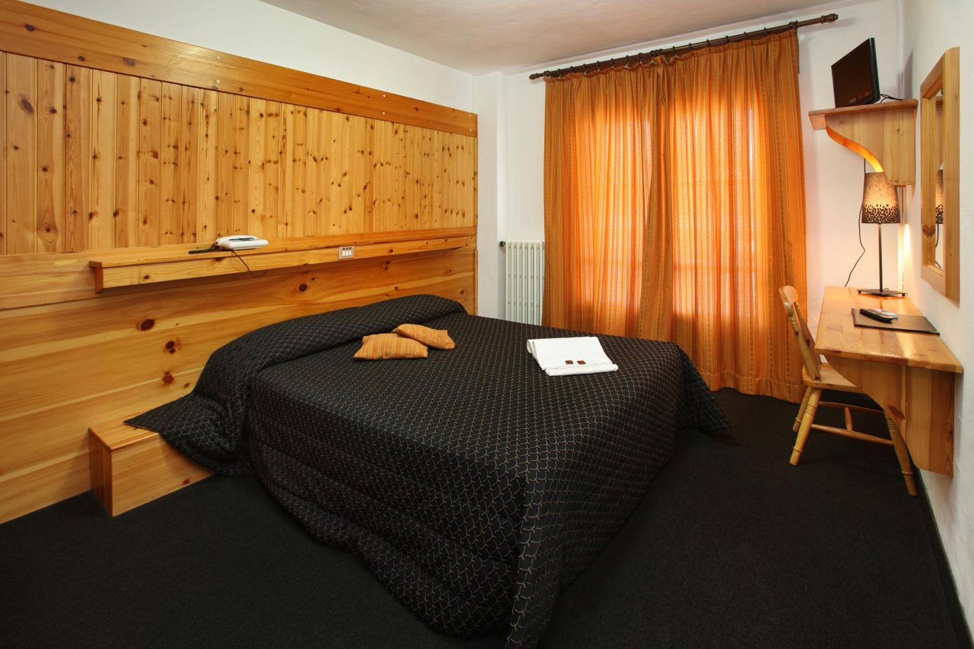 Hotel Splendid Oulx Rum bild